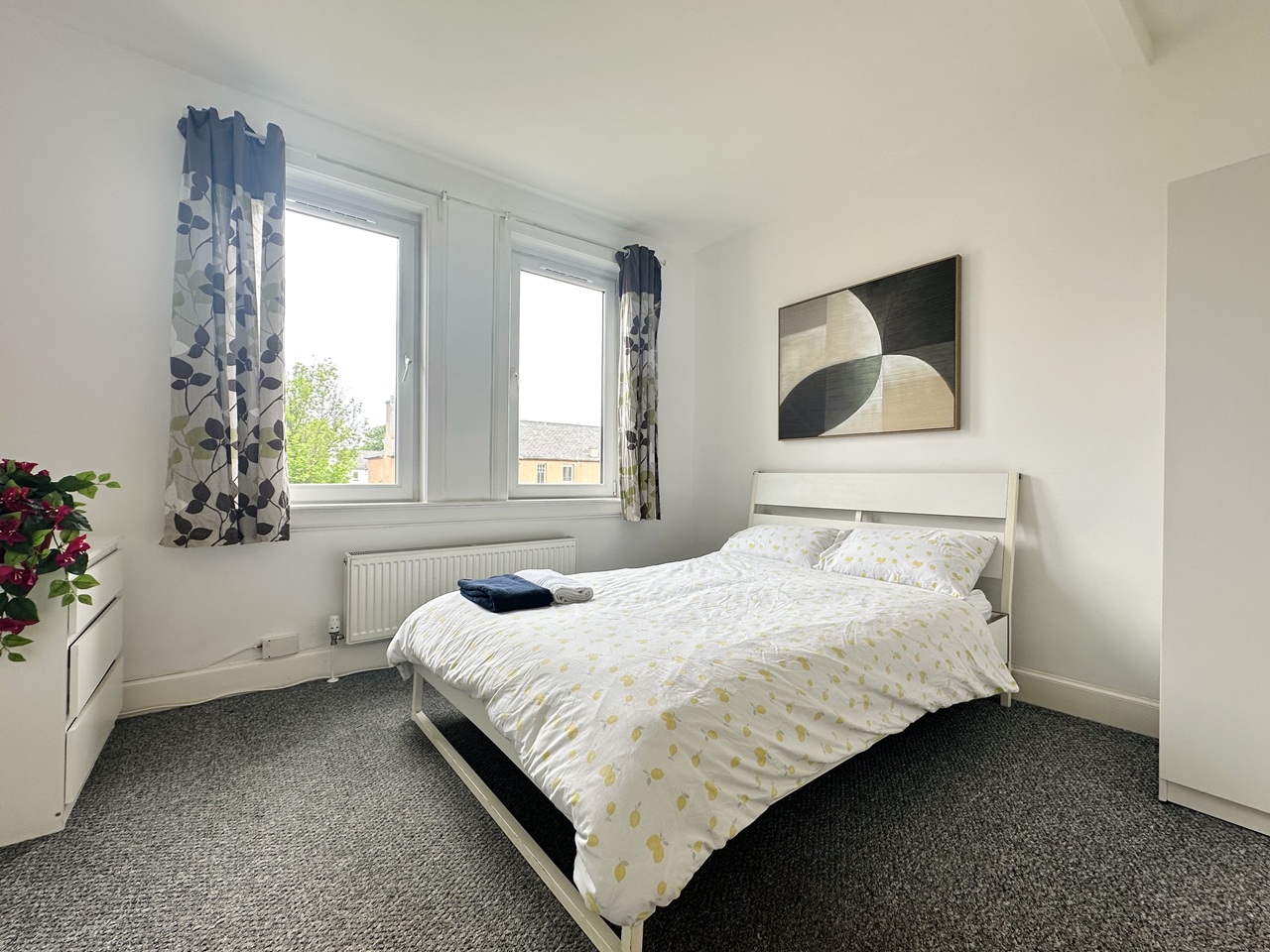 2 Bed Flat, Stenhouse Crescent, EH11