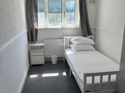 Room in a Shared House, Charlton Crescent, IG11