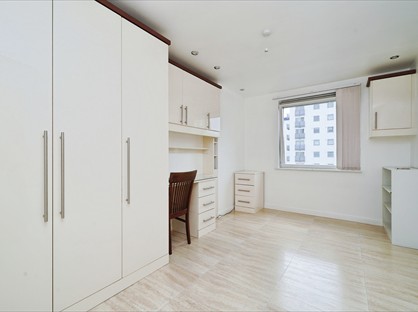 3 Bed Flat, The Blenheim Centre, TW3