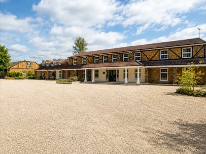 6 Bed Detached House, Grays Park Road, SL2