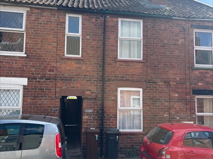 3 Bed Terraced House, Saville St, LN5