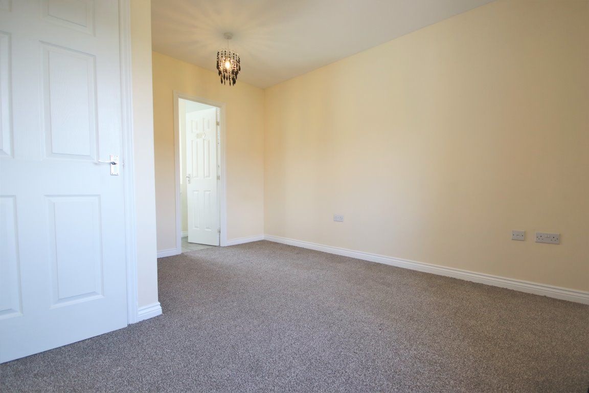 2 Bed Flat, Graham Road, CB4 photo 3