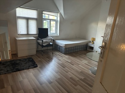 Room in a Shared Flat, Harold Wood, RM3