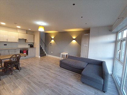 2 Bed Maisonette, Hornchurch Road, RM11