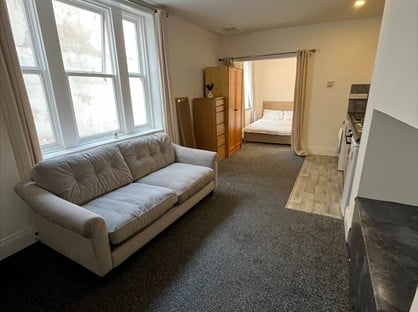 Studio Flat, Argyle Square, SR2