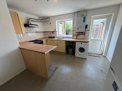4 Bed Terraced House, Aplin Way, TW7