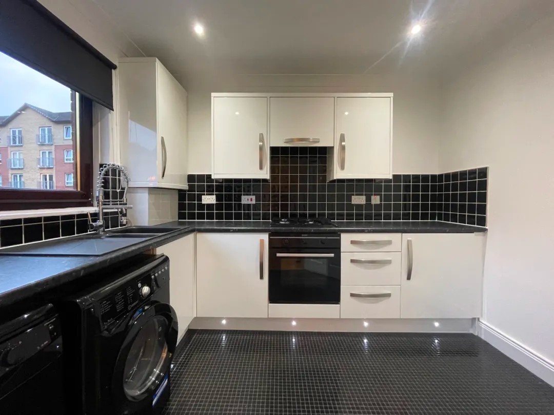 2 Bed Flat, Ferry Road, G3 photo 3