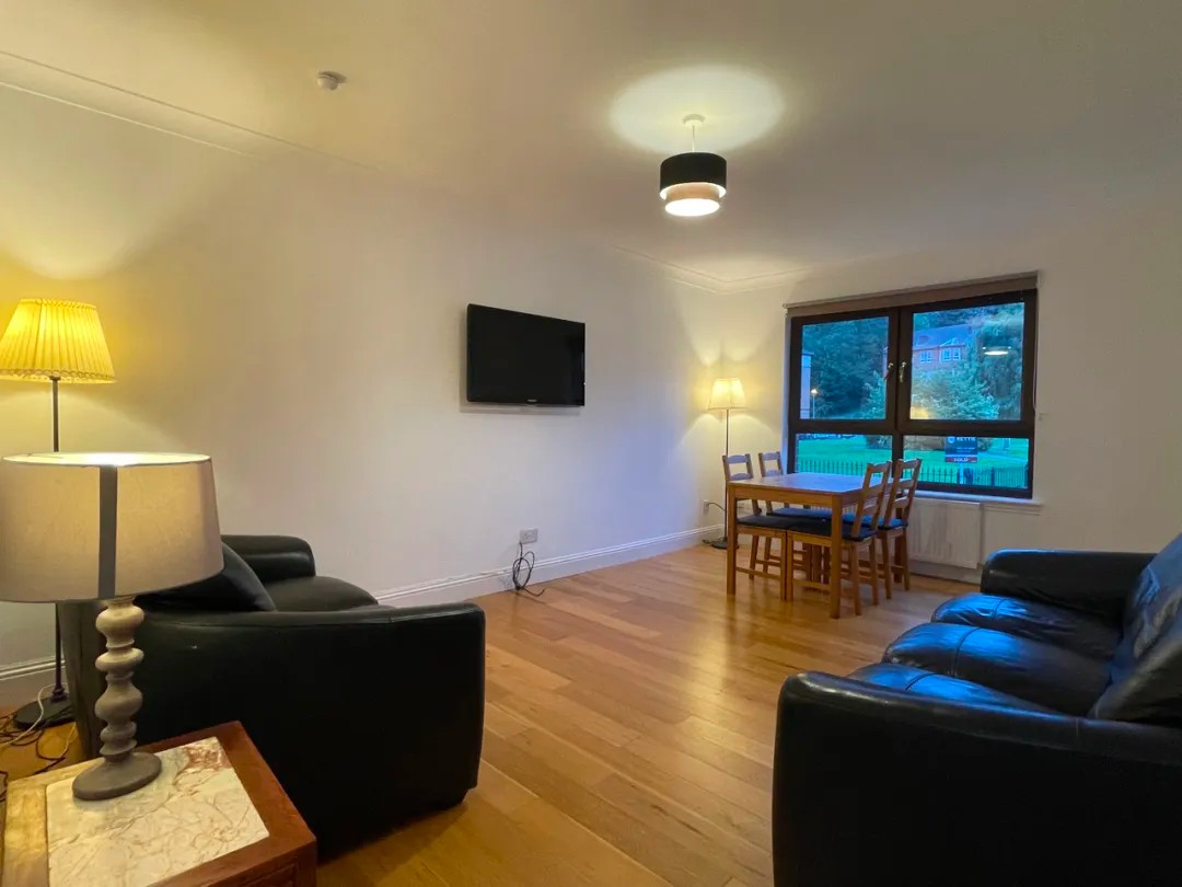 2 Bed Flat, Ferry Road, G3 photo 2