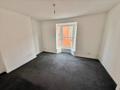 3 Bed Maisonette, Market Street, LL18