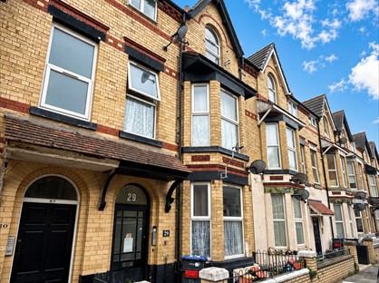2 Bed Flat, John St, LL18