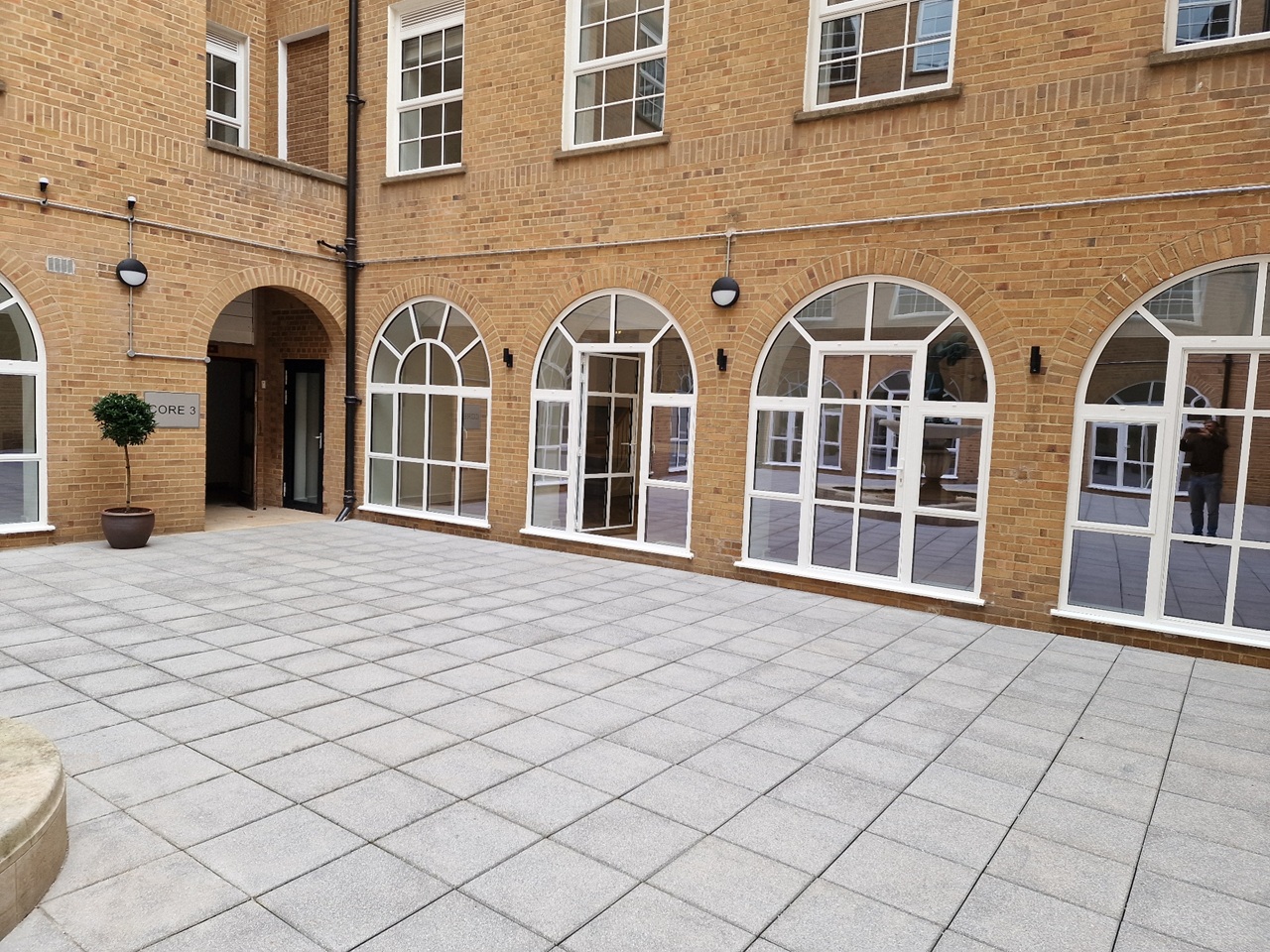 2 Bed Flat, Fountain Court, B4