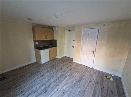 Studio Flat, Ferndale Road, RM5