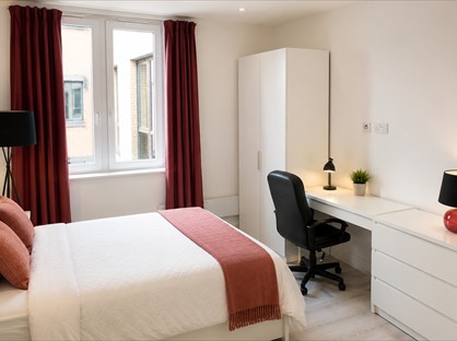 Studio Flat, Venture House, TW18