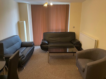 2 Bed Flat, Langley Walk, B15
