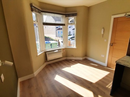Studio Flat, Ripley Road, DA17