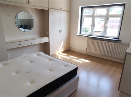 Studio Flat, North Circular Road, NW2