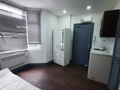 Studio Flat, Vicarage Road, WD18
