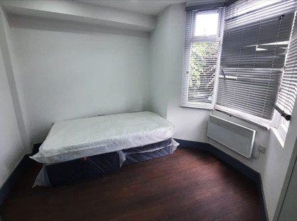Studio Flat, Vicarage Road, WD18