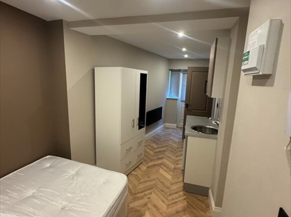 Studio Flat, Godstone Road, CR3