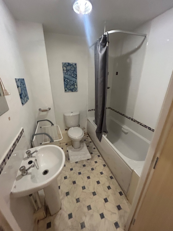 2 Bed Flat, Park Grange Mount, S2 photo 3