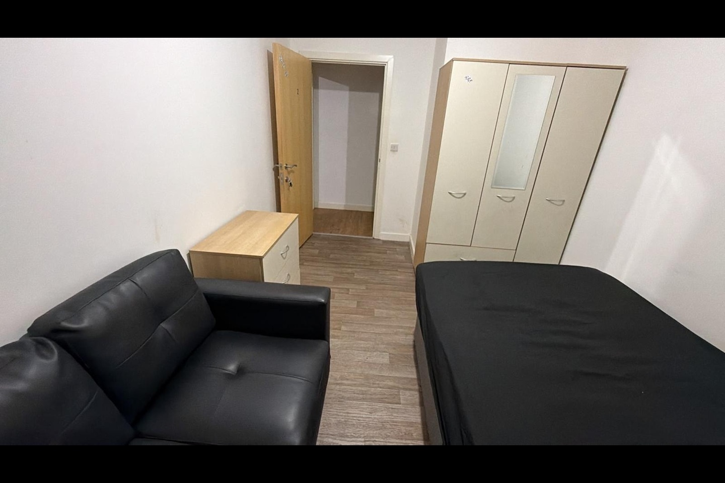 Room in a Shared Flat, Charles St, LE1
