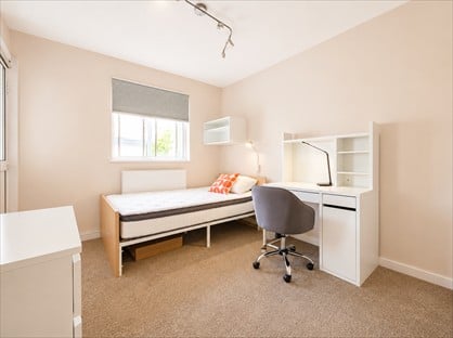 4 Bed Flat, Derwent, NW1