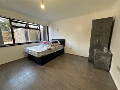 Room in a Shared House, Broadway Avenue, B9