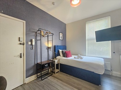 Studio Flat, Wightman Road, N8
