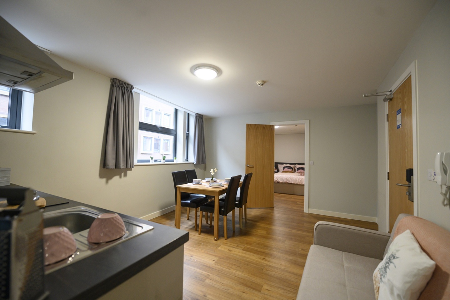 1 Bed Flat, Queen Street, S1 photo 2