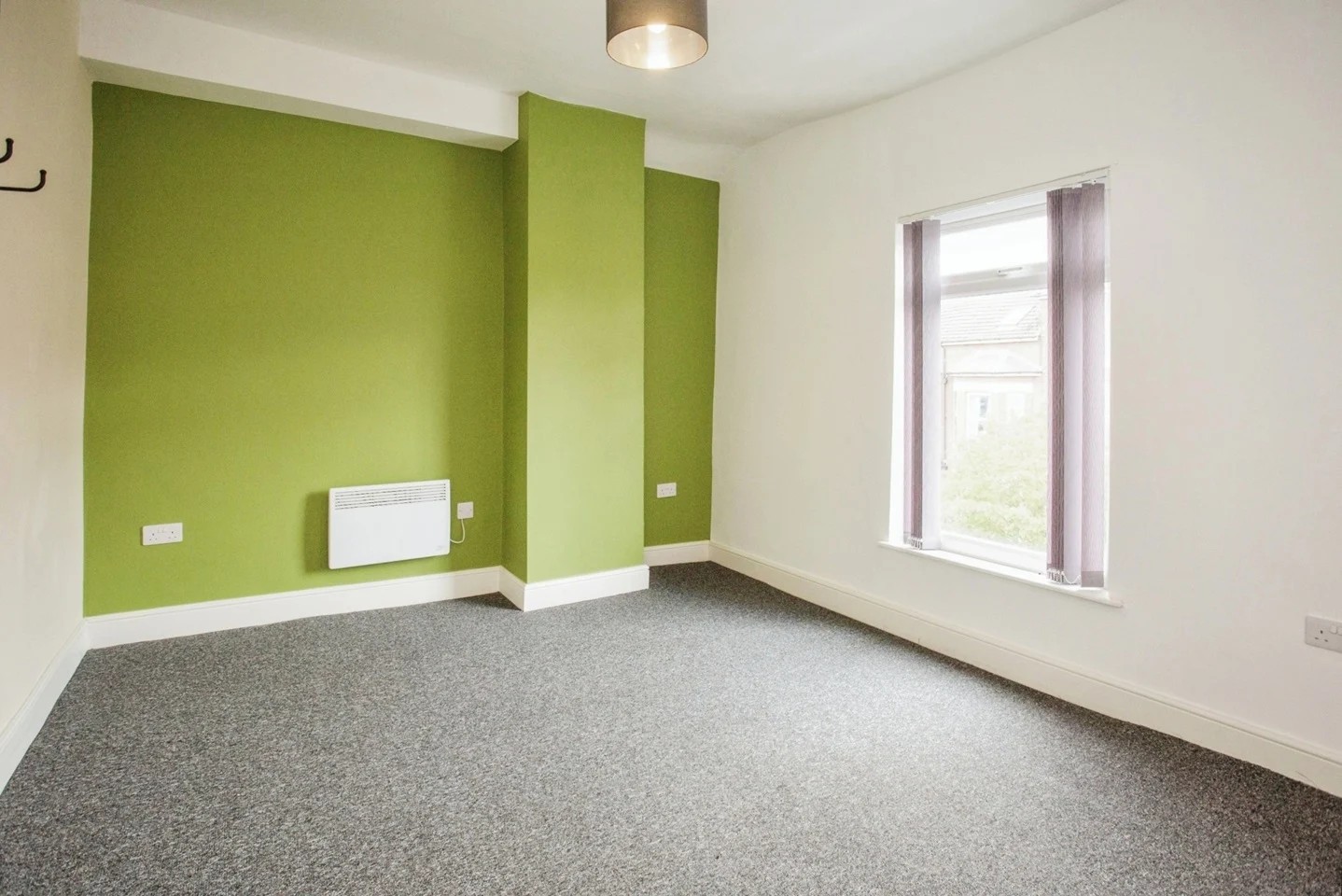 1 Bed Flat, Woodfield Road, M8 photo 2