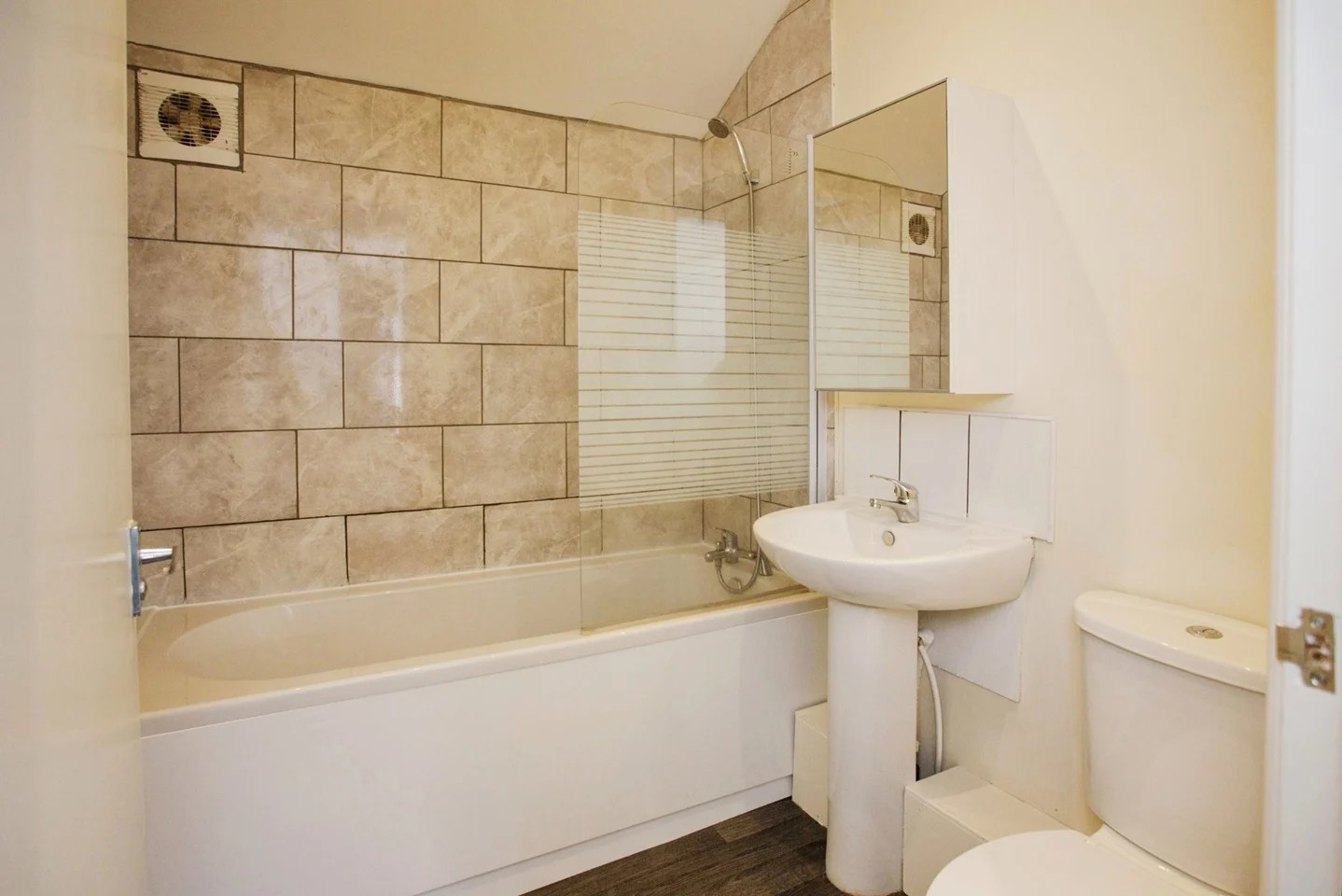 1 Bed Flat, Woodfield Road, M8 photo 3