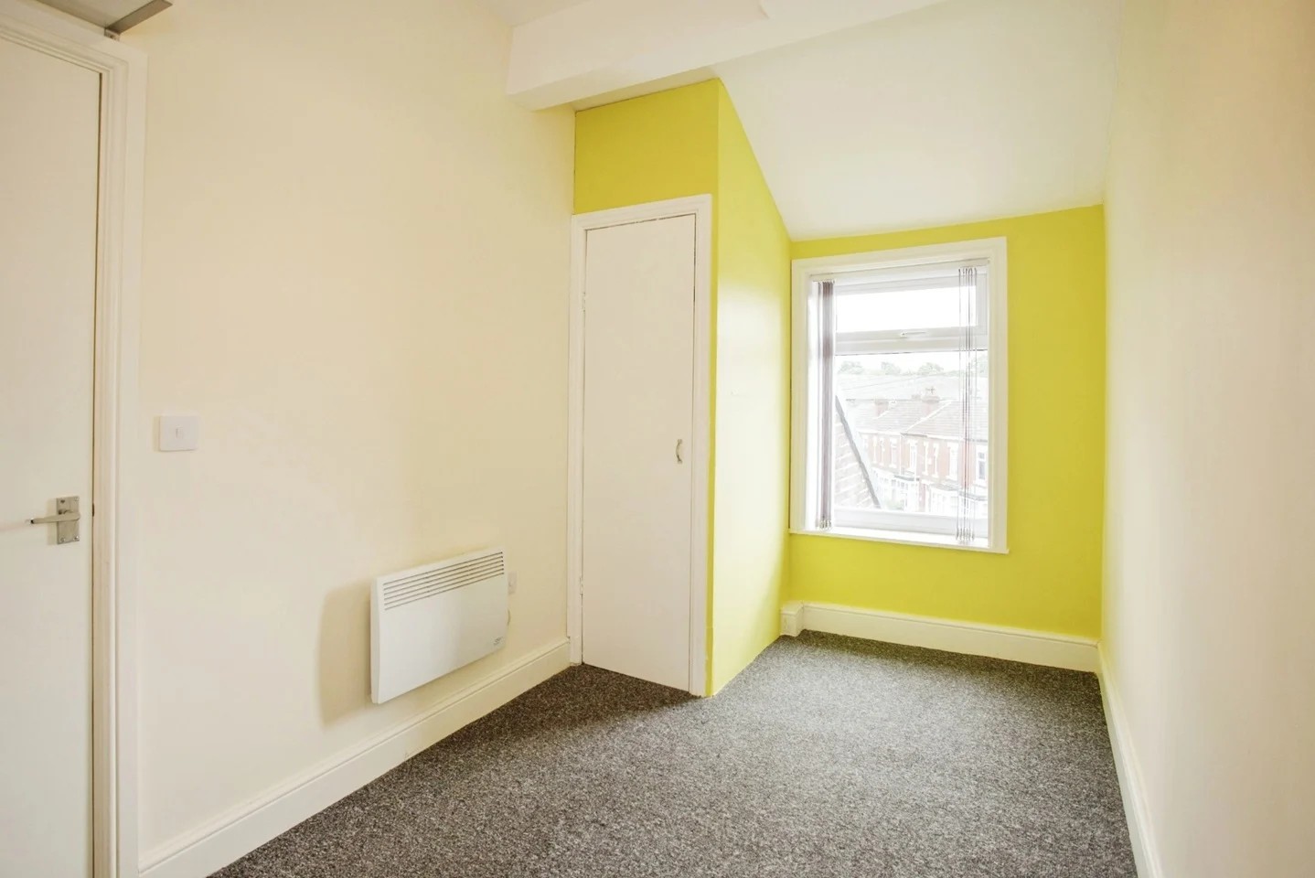 1 Bed Flat, Woodfield Road, M8 photo 4