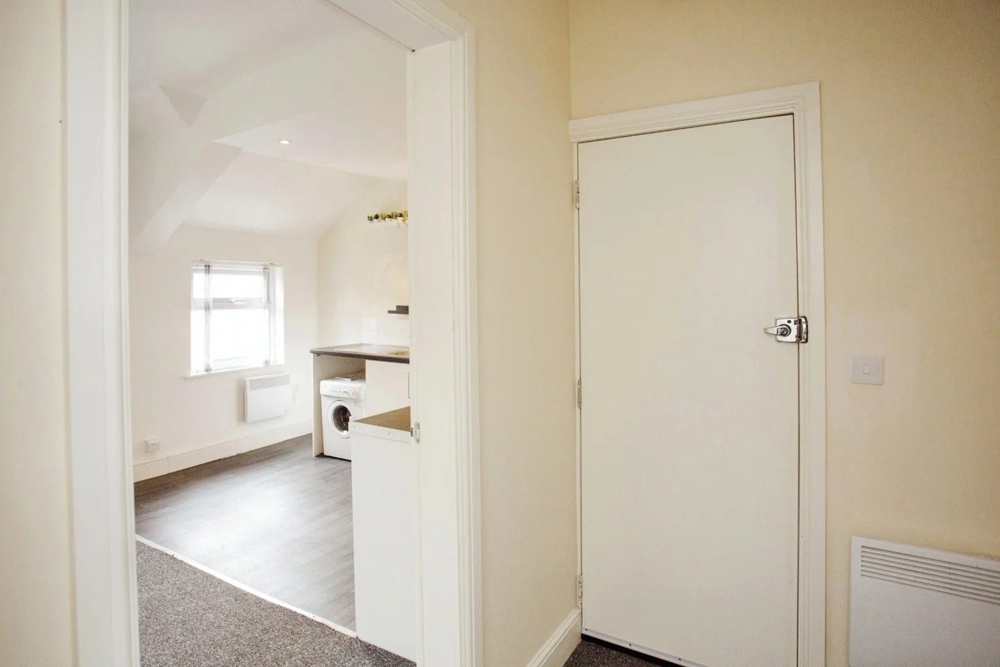1 Bed Flat, Woodfield Road, M8 photo 5