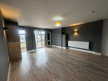 2 Bed Flat, Hornchurch Road, RM11