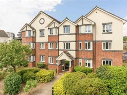 2 Bed Flat, Roydon Court, KT12