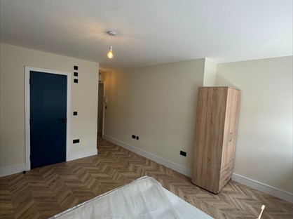 Studio Flat, Baker St, KT13