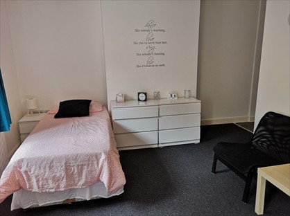 Studio Flat, Wolverhampton St, DY1