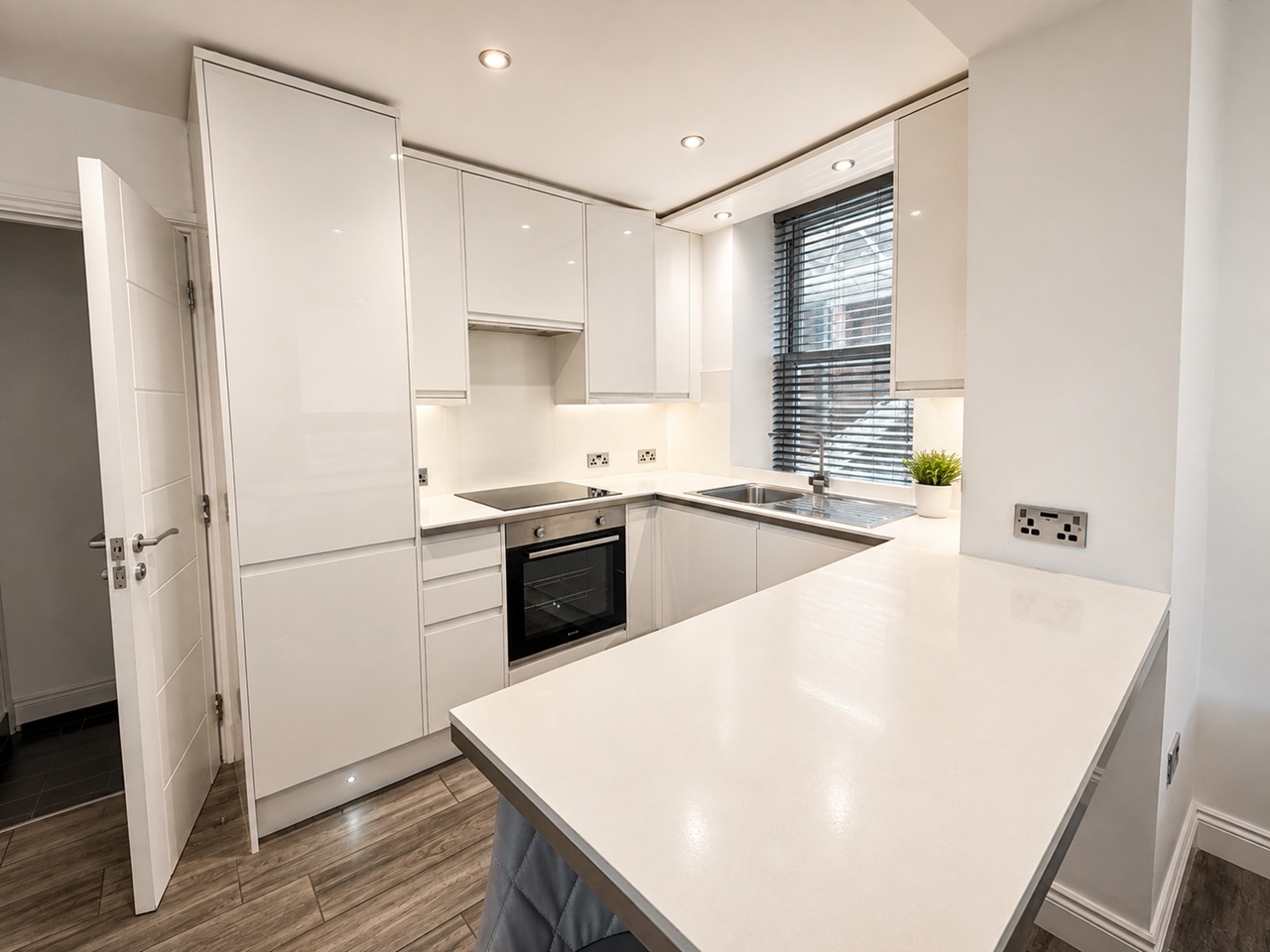 Studio Flat, Windsor Court, BN1 photo 2