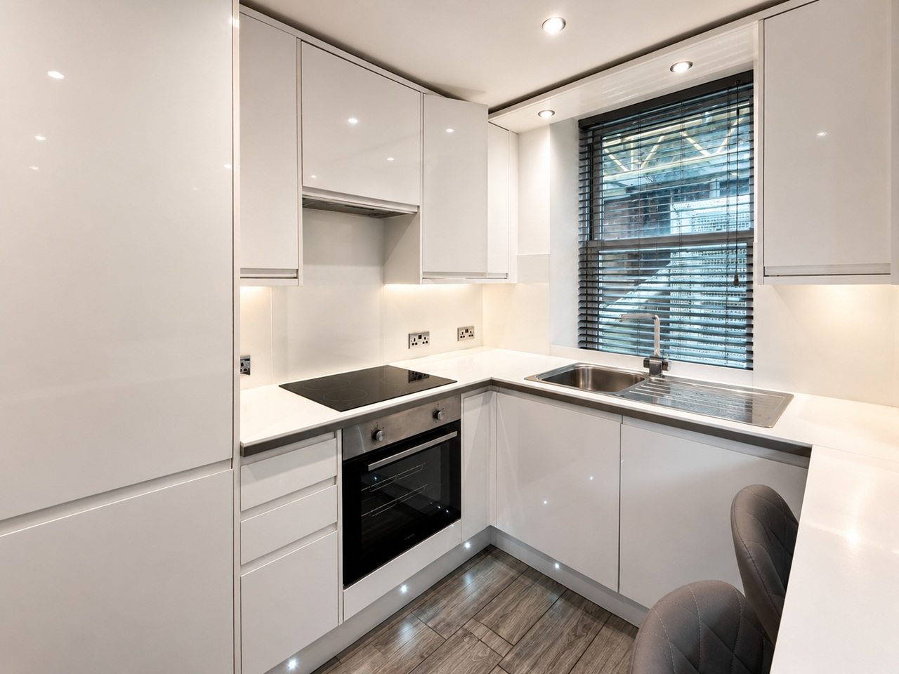 Studio Flat, Windsor Court, BN1 photo 4