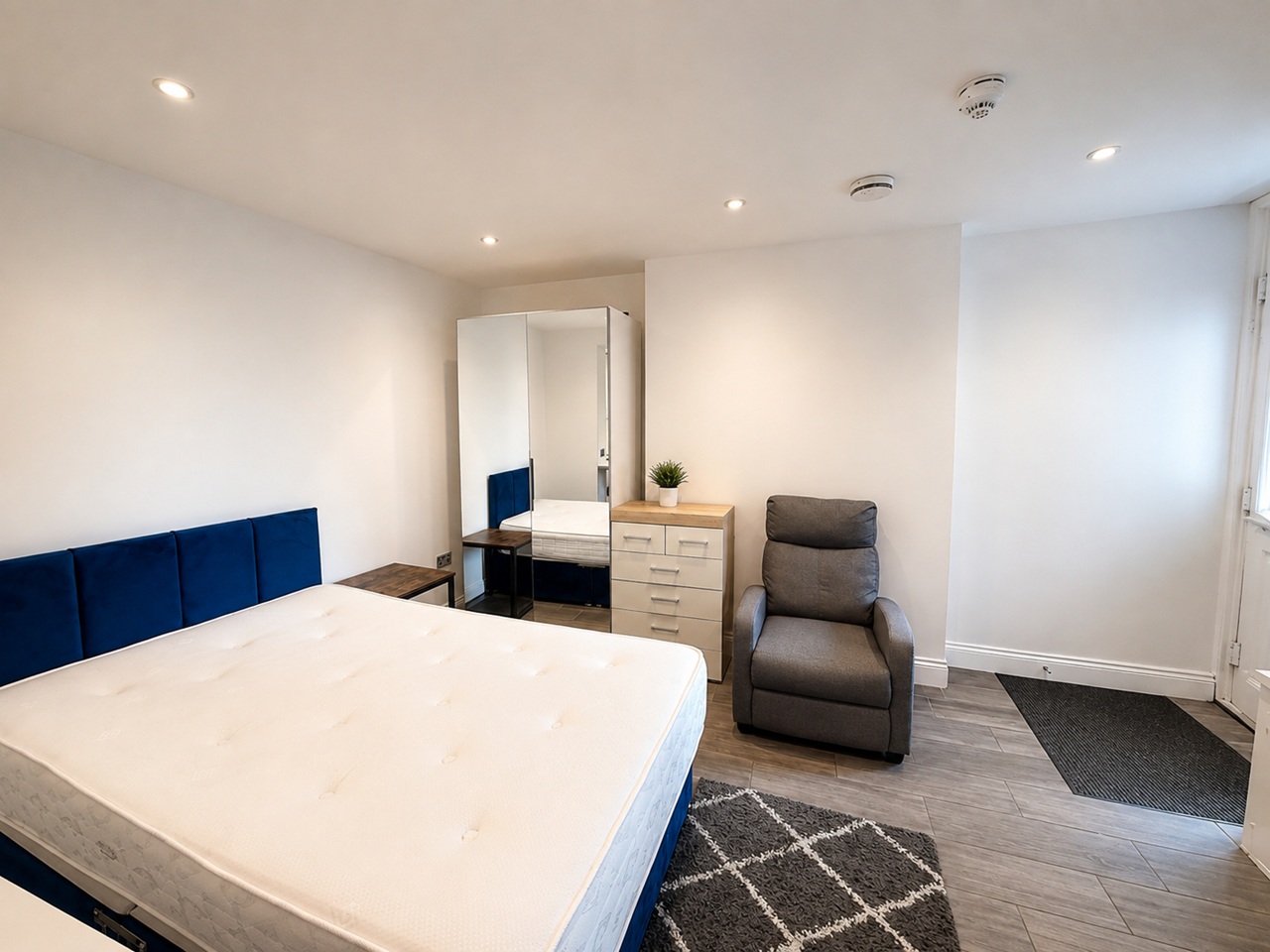 Studio Flat, Windsor Court, BN1 photo 5