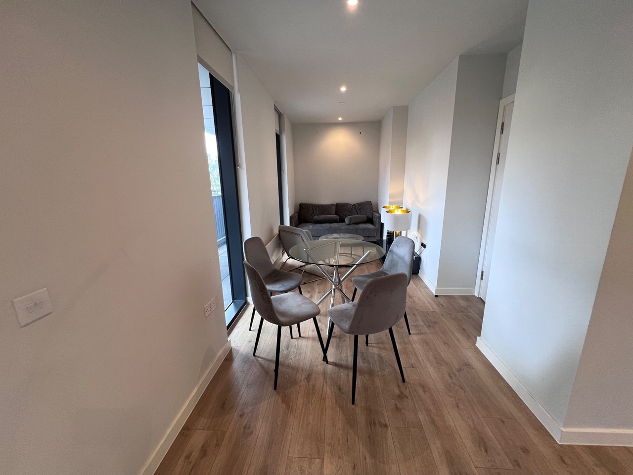 2 Bed Flat, Aspin Lane, M4 photo 3
