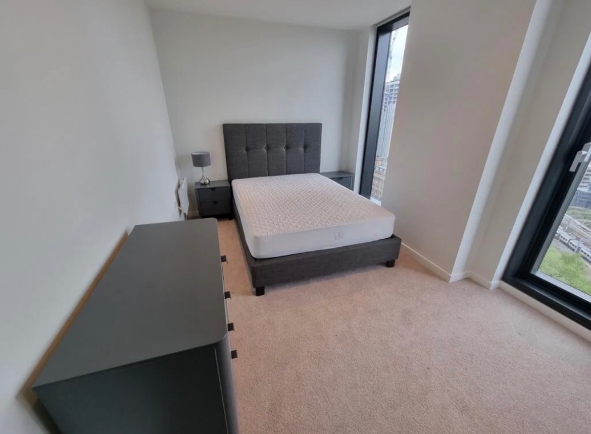 1 Bed Flat, Aspin Lane, M4 photo 4