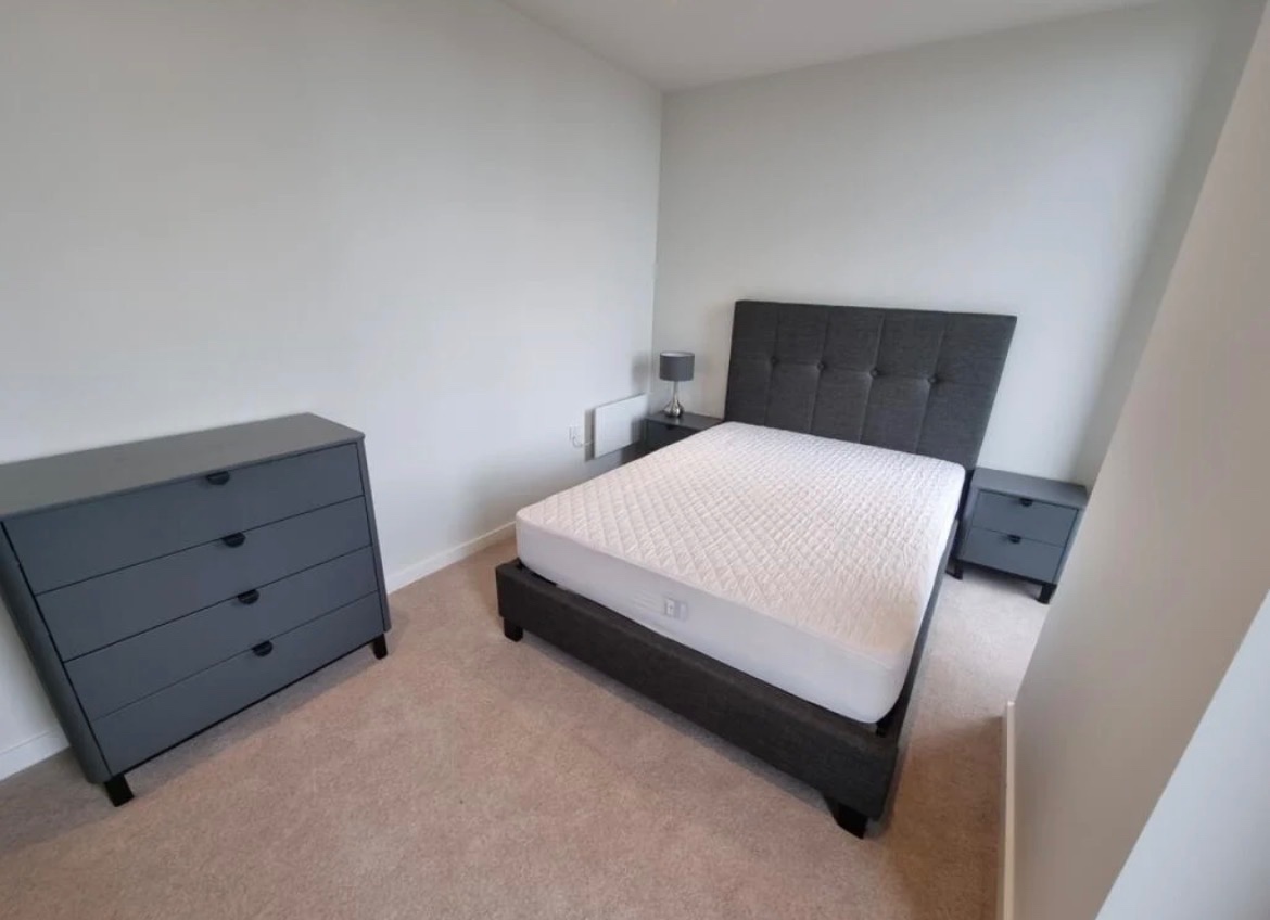 1 Bed Flat, Aspin Lane, M4 photo 5