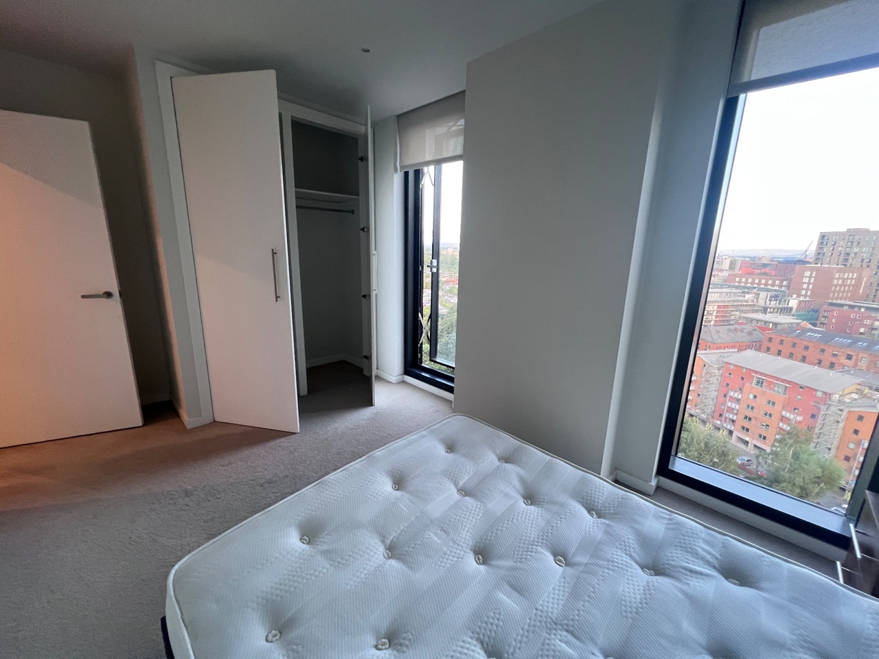 1 Bed Flat, Aspin Lane, M4 photo 5