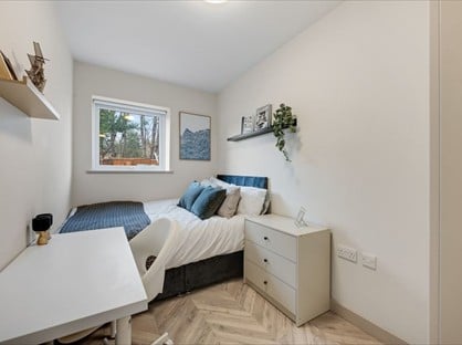 Room in a Shared House, London Road, SM4