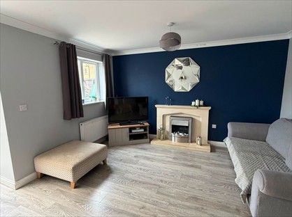 3 Bed Terraced House, Bank Avenue, PE7