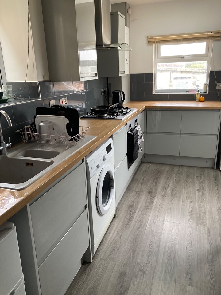 3 Bed Semi-Detached House, Ridgeway Lane, BS14