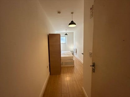 Studio Flat, Oak Cottage Close, SE6