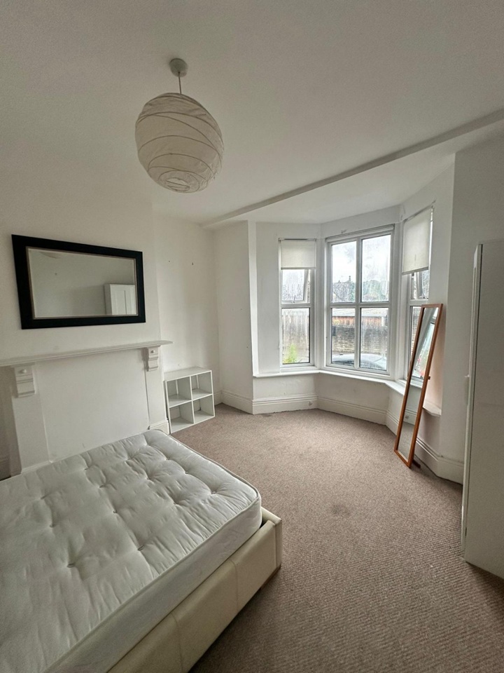 Room in a Shared House, Junction Road, S11