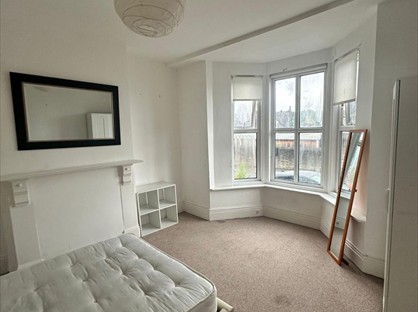 Room in a Shared House, Junction Road, S11